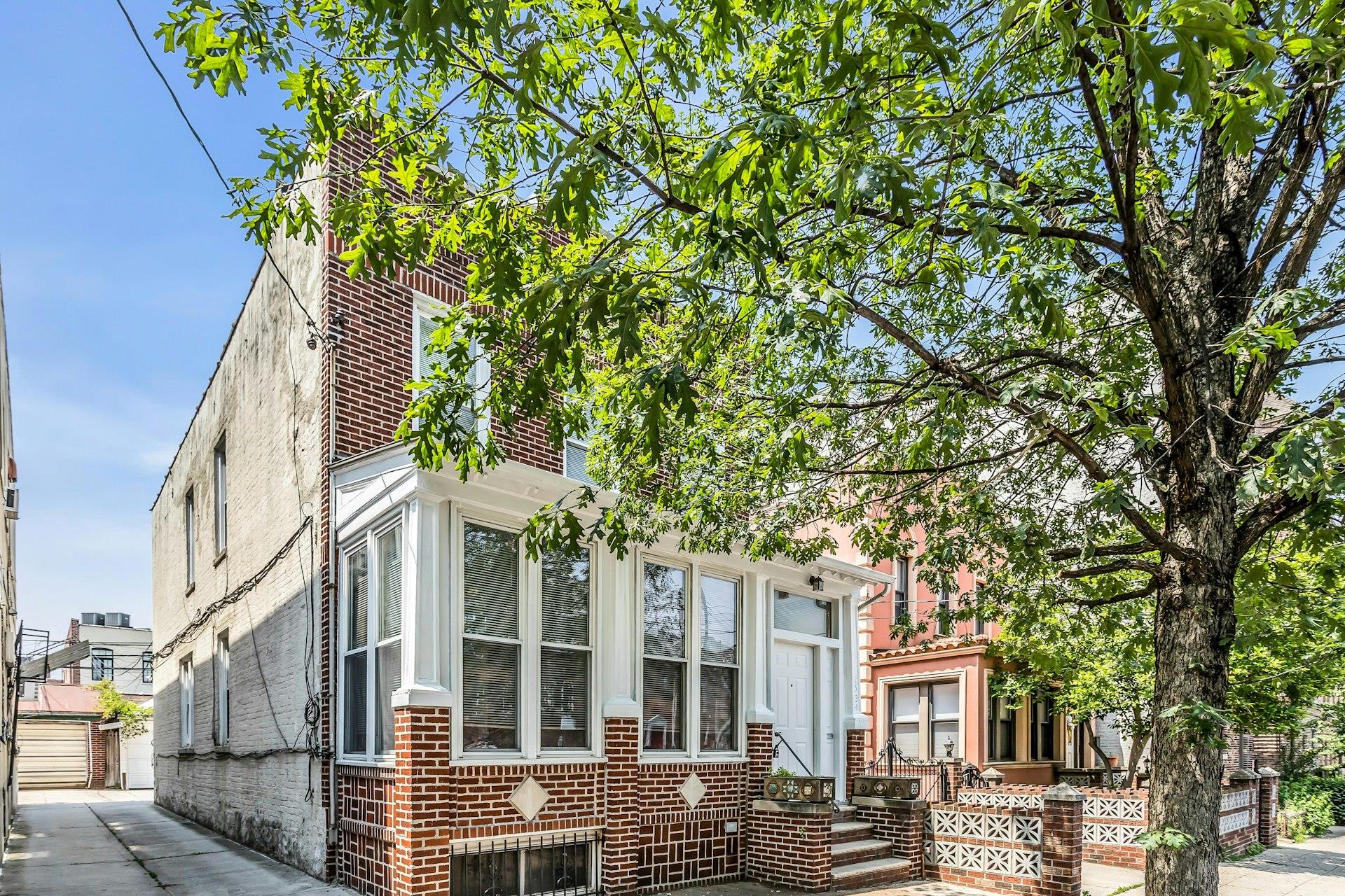 25-34 42nd Street