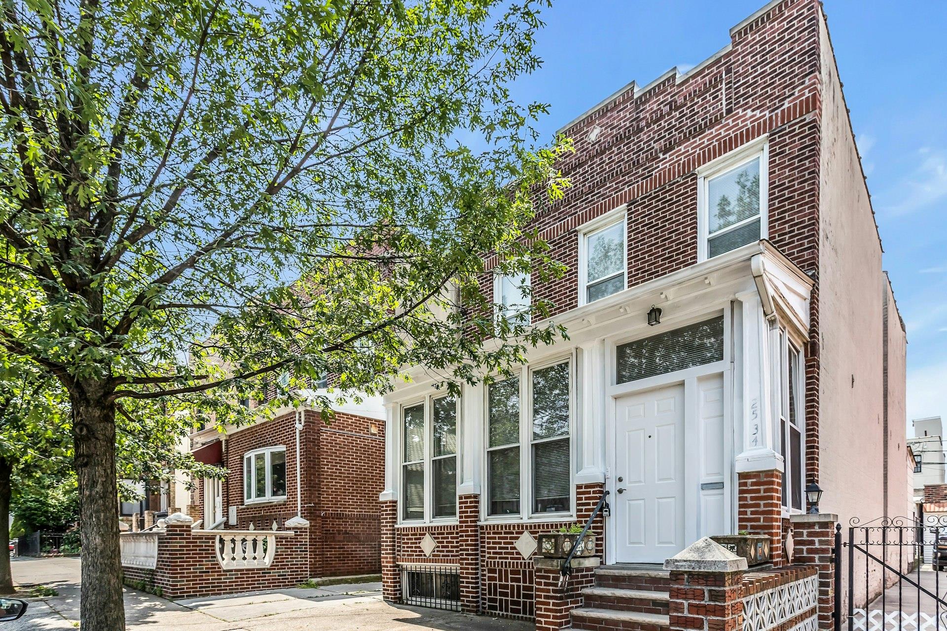 25-34 42nd Street