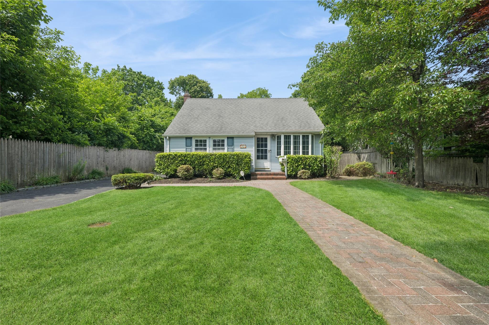 15 W Hemlock Street