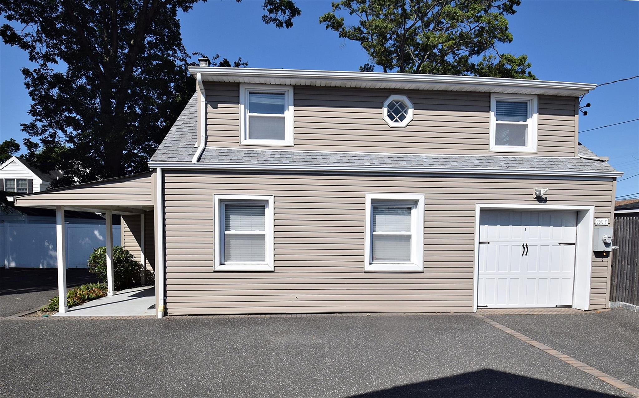 2262 Centre Avenue Unit: F