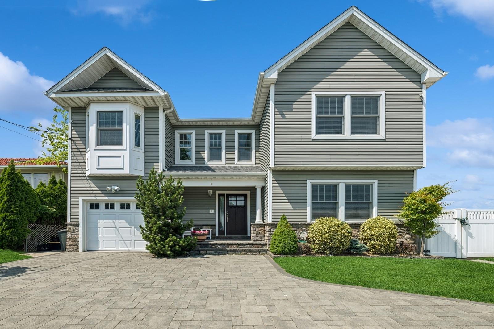 26 Island Parkway N