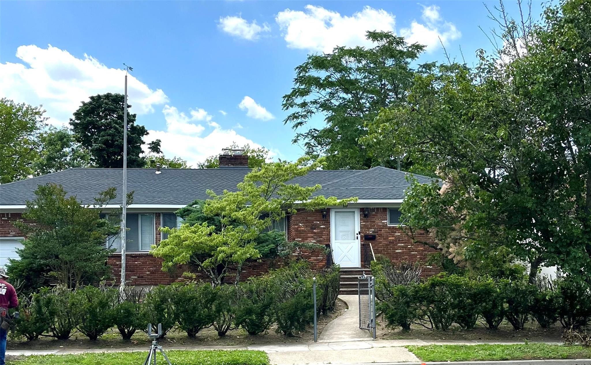 59 Hewlett Point Avenue