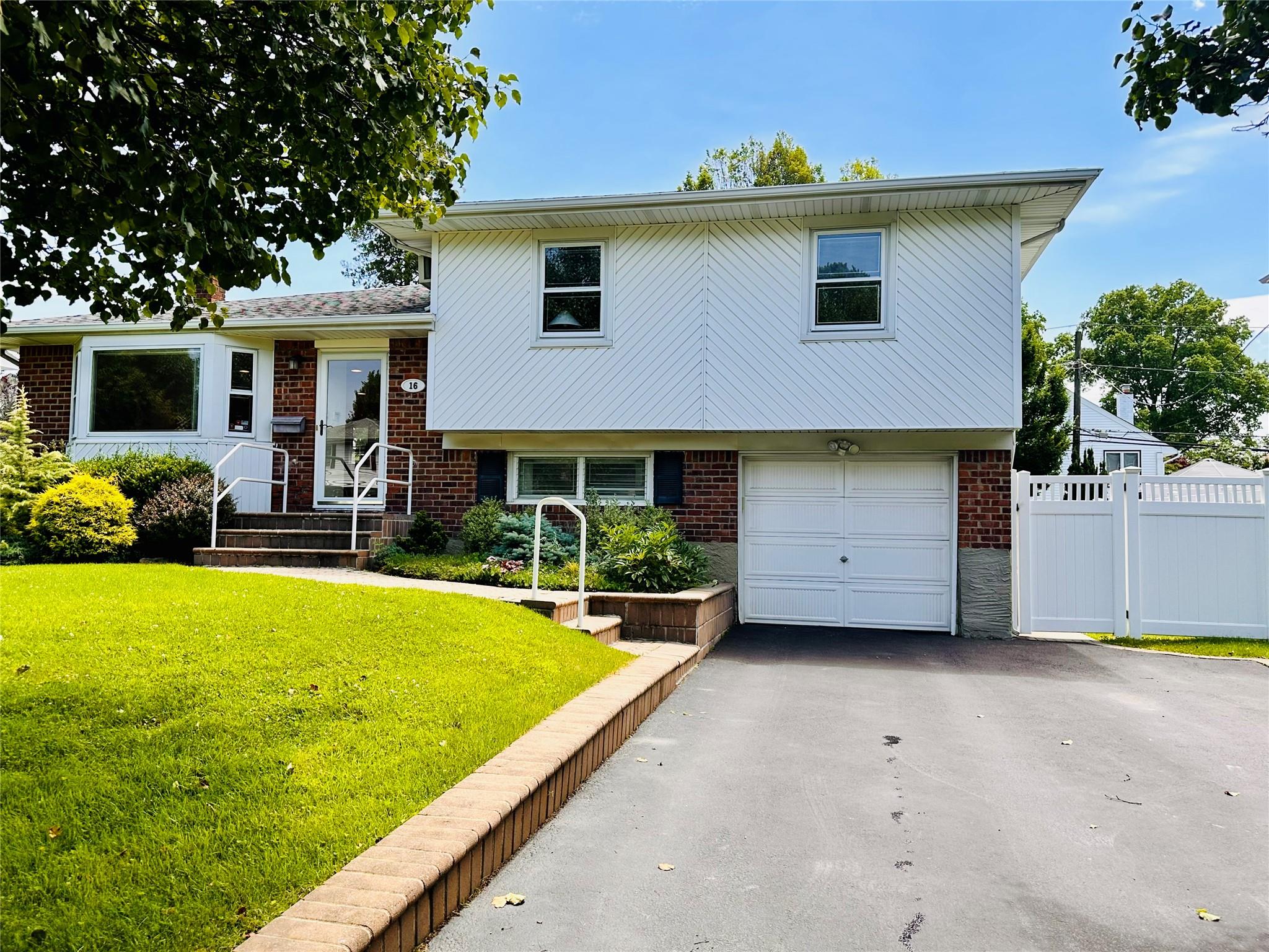 16 Warren Drive