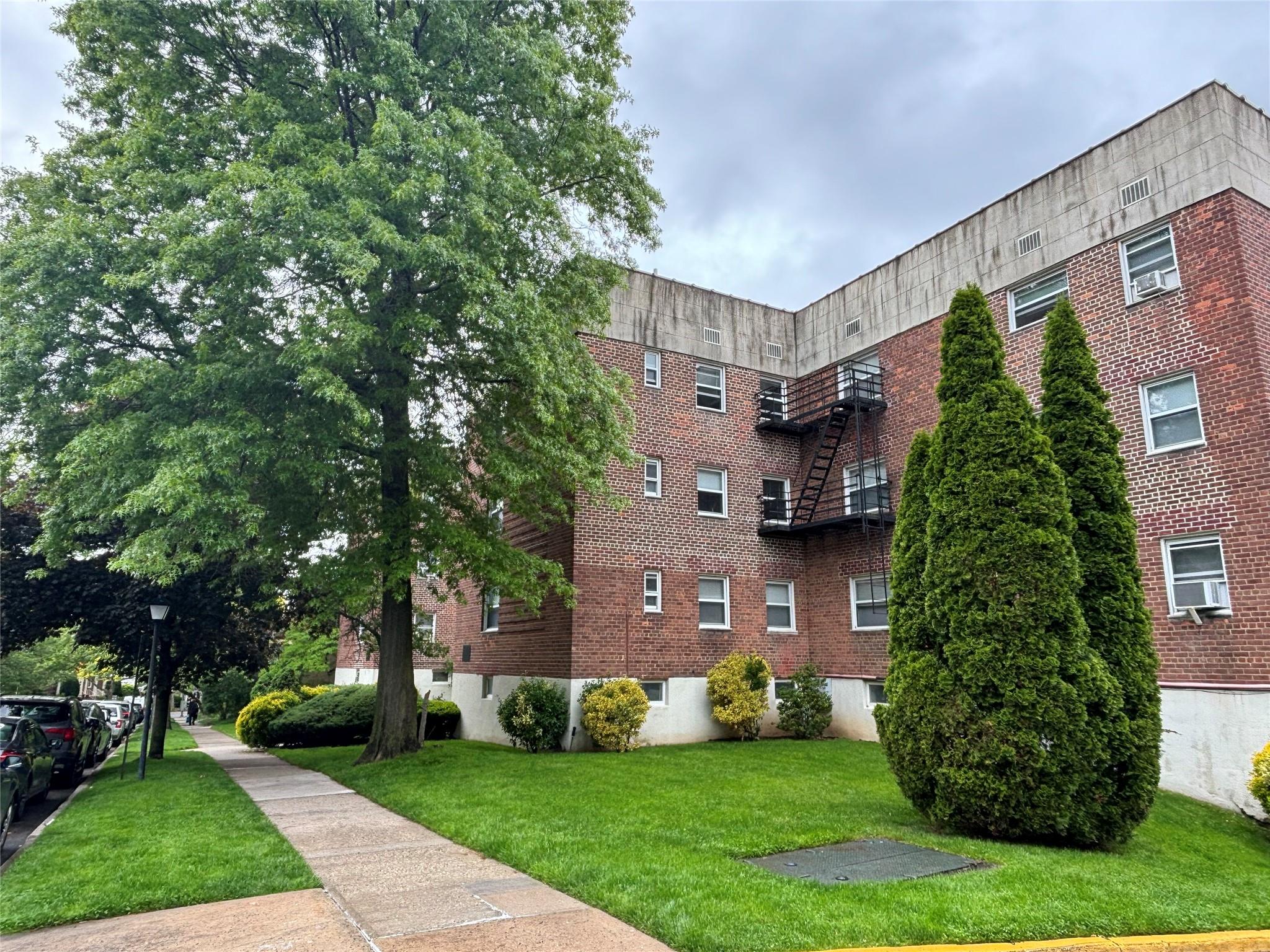 11 Schenck Avenue Unit: 2E