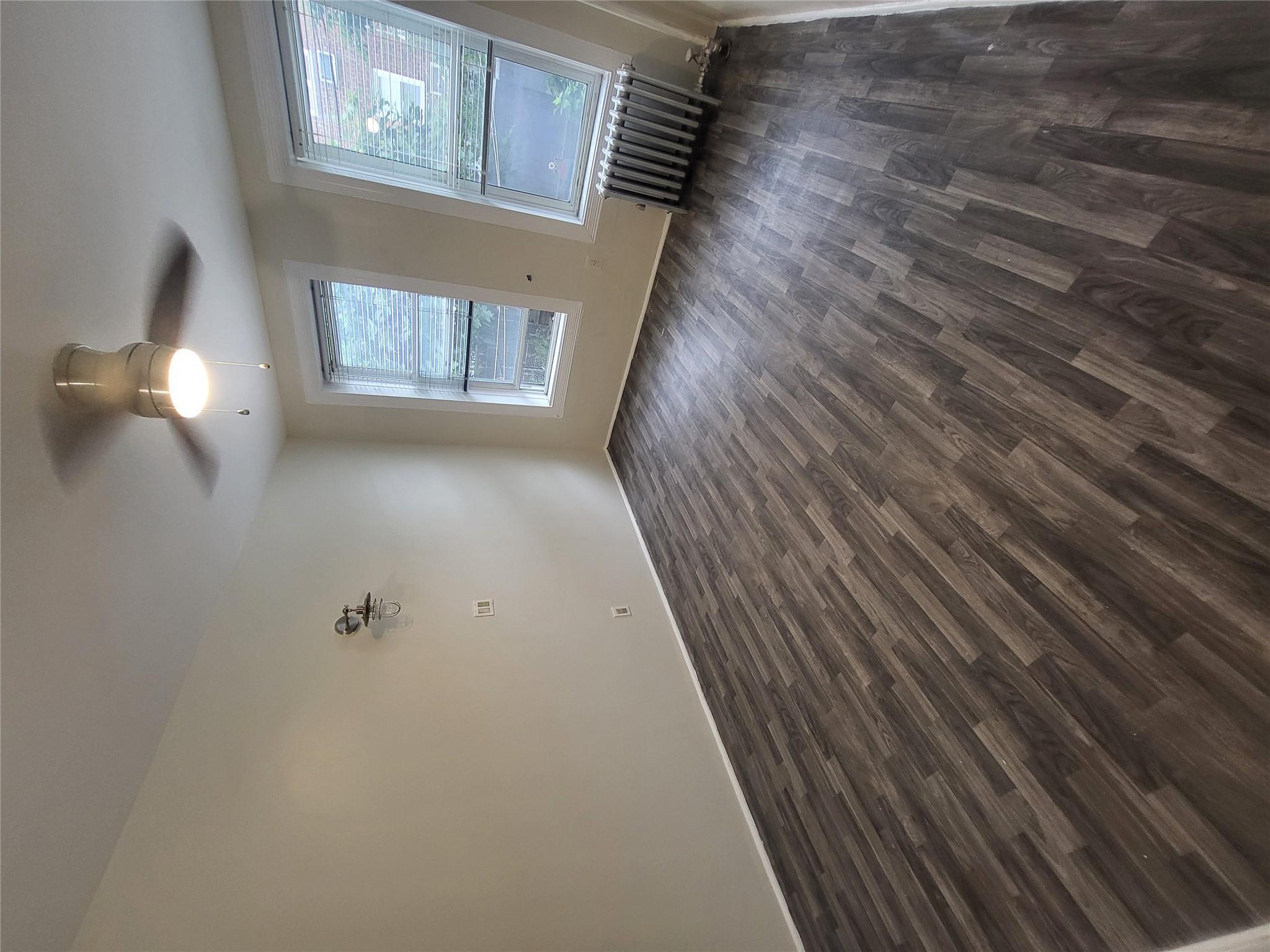 3035 49 St Unit: 1st Floor