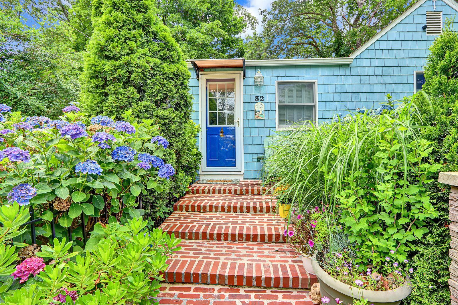 32 Dewey Street
