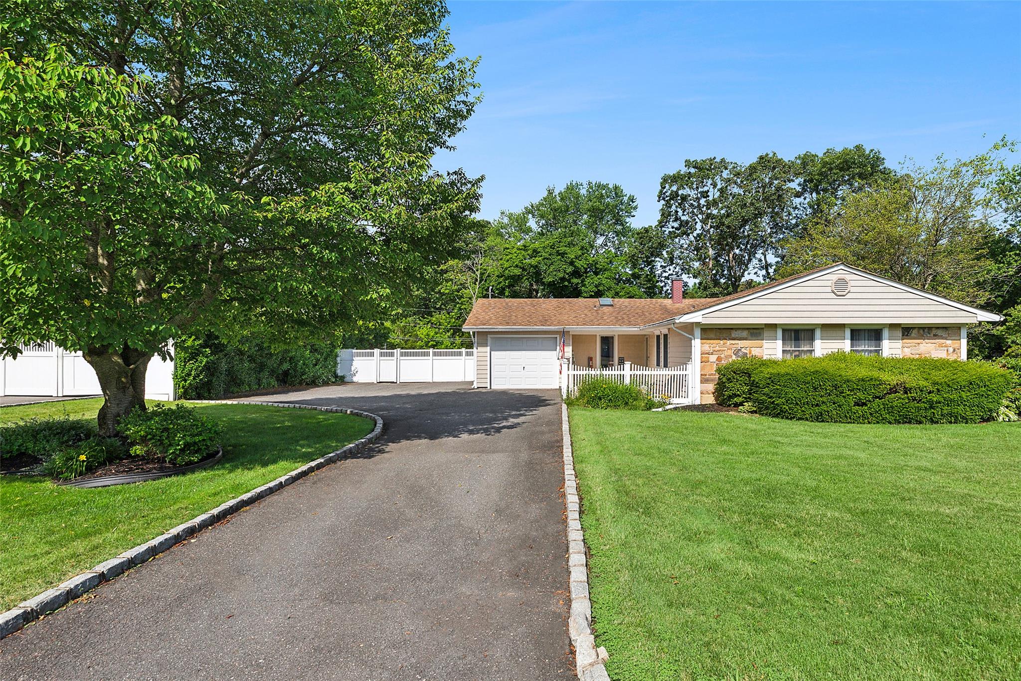 6 Holly Hill Lane