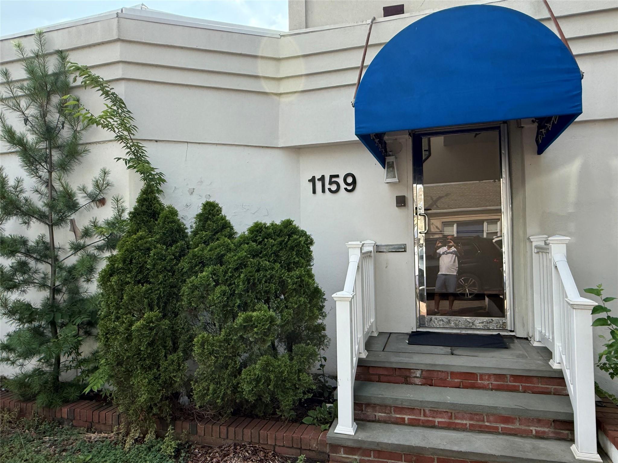 1159 Broadway