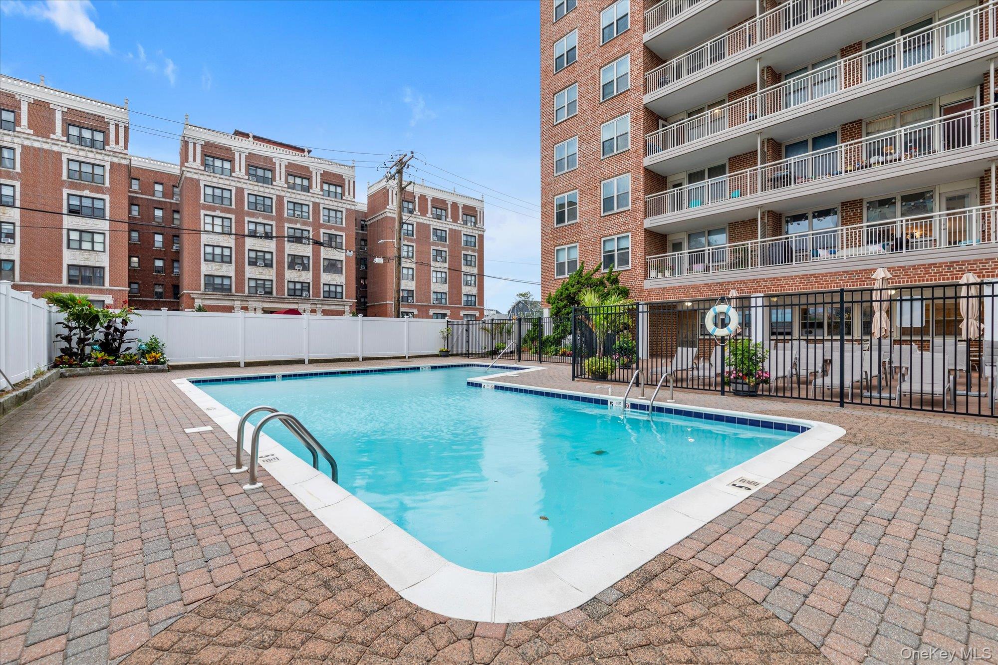 410 E Broadway Unit: 6S