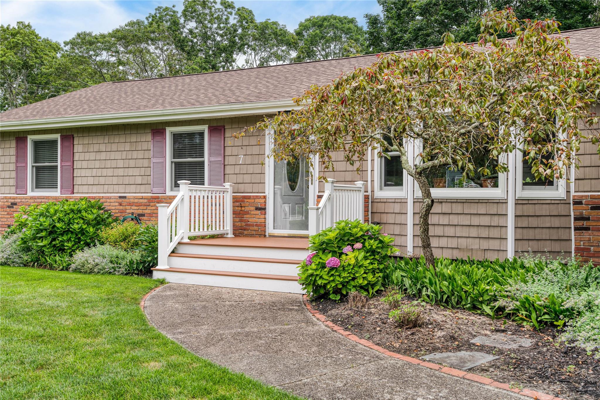 7 Russell Road