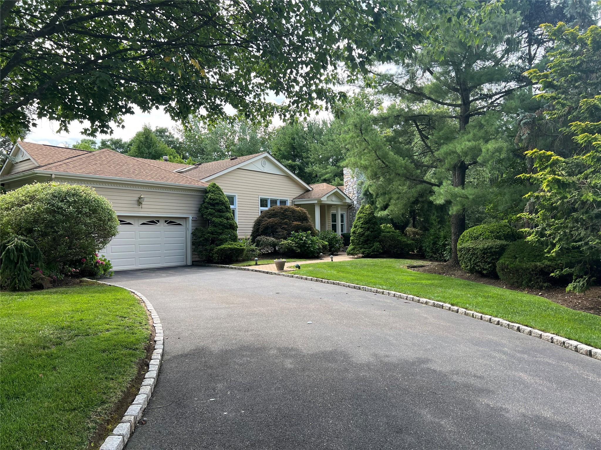 489 Links Drive S