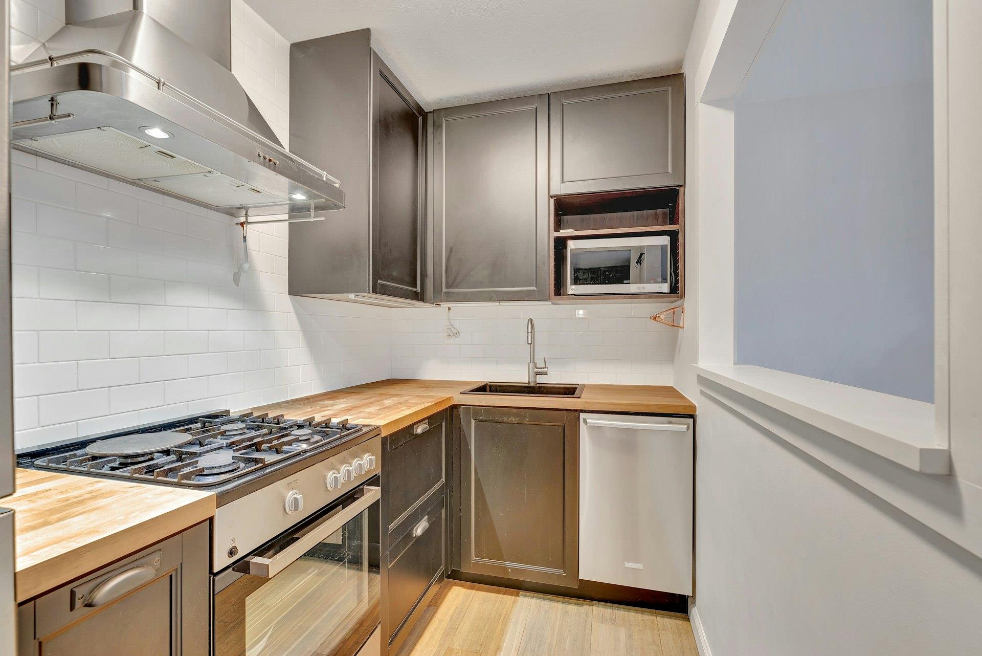 460 Old Town Road Unit: 25L Upper Unit