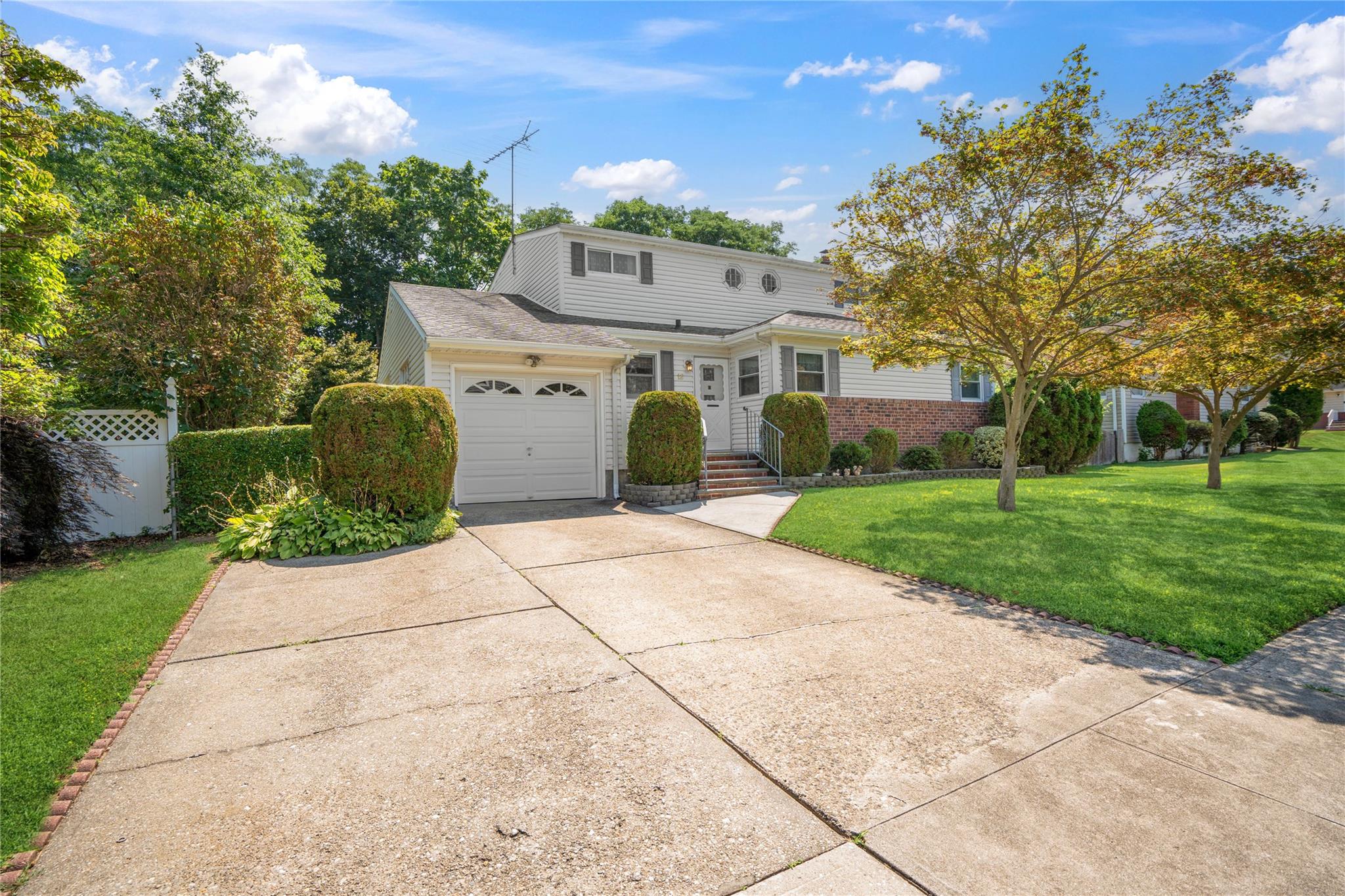 12 Willets Drive