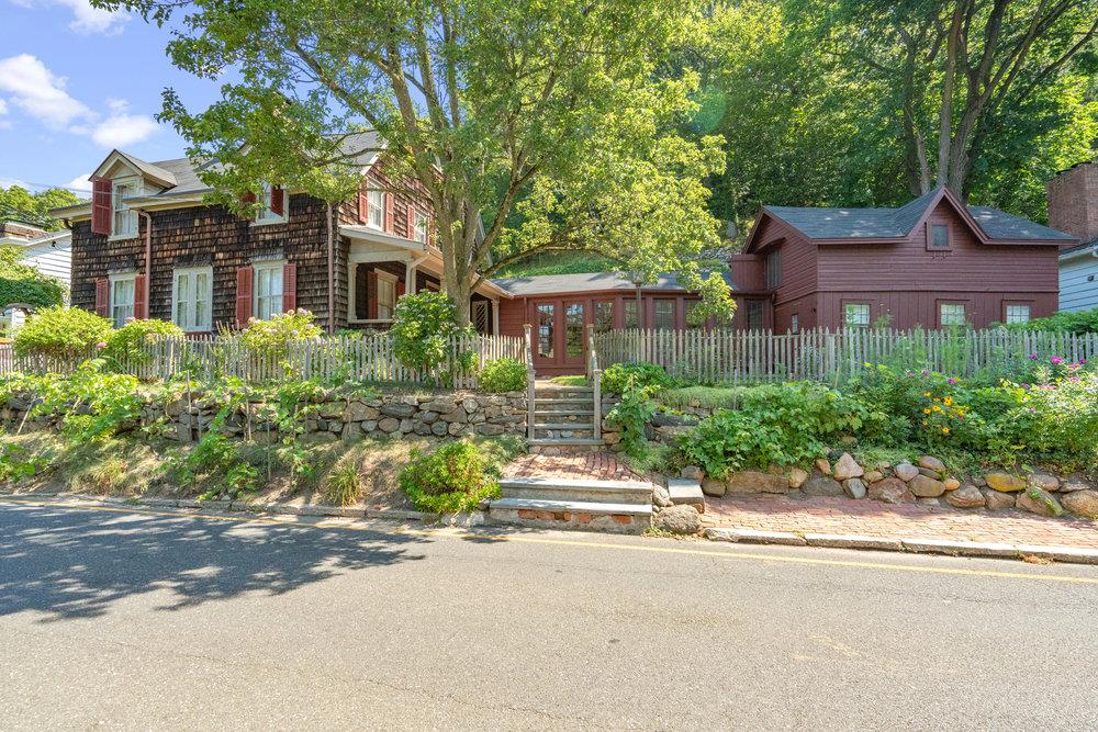 157 E Broadway