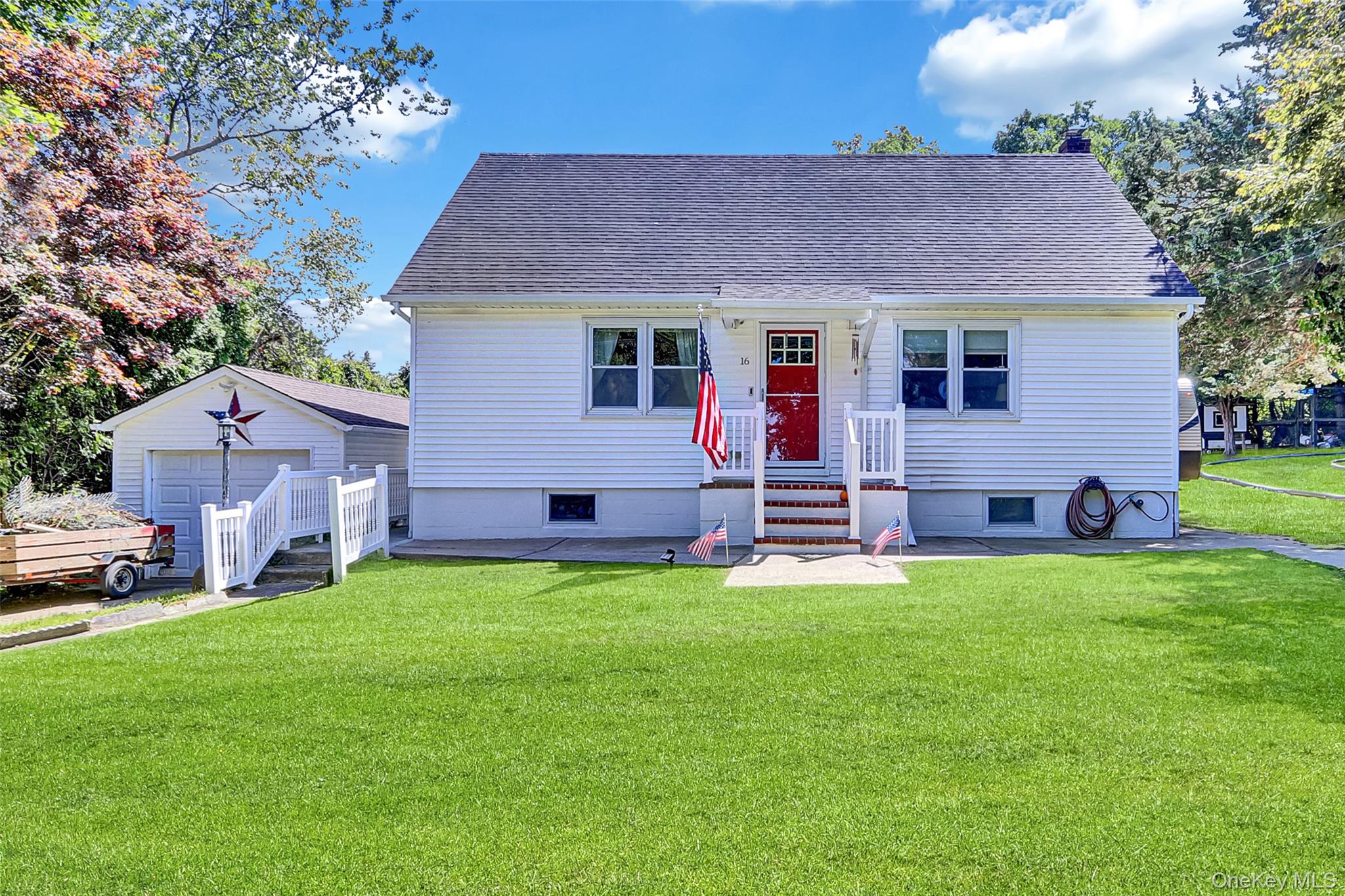 16 Hallock Lane