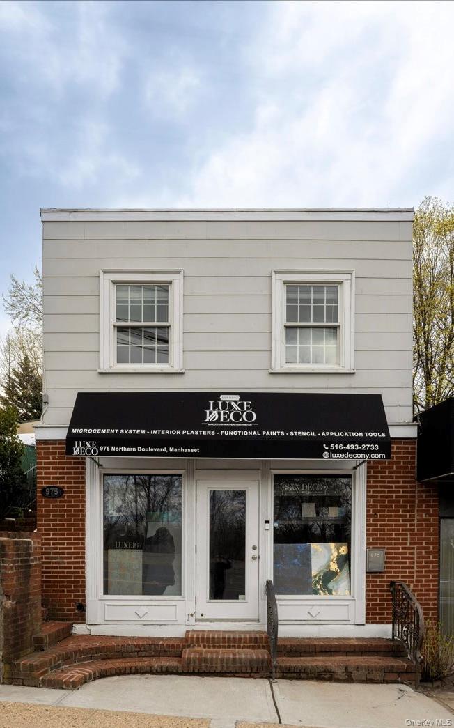 975 Northern Boulevard Unit: Retail Store