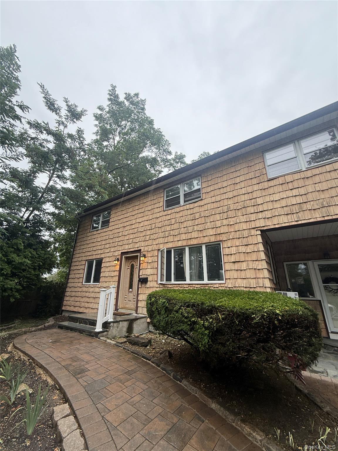 99 Searingtown Road Unit: 2nd Fl