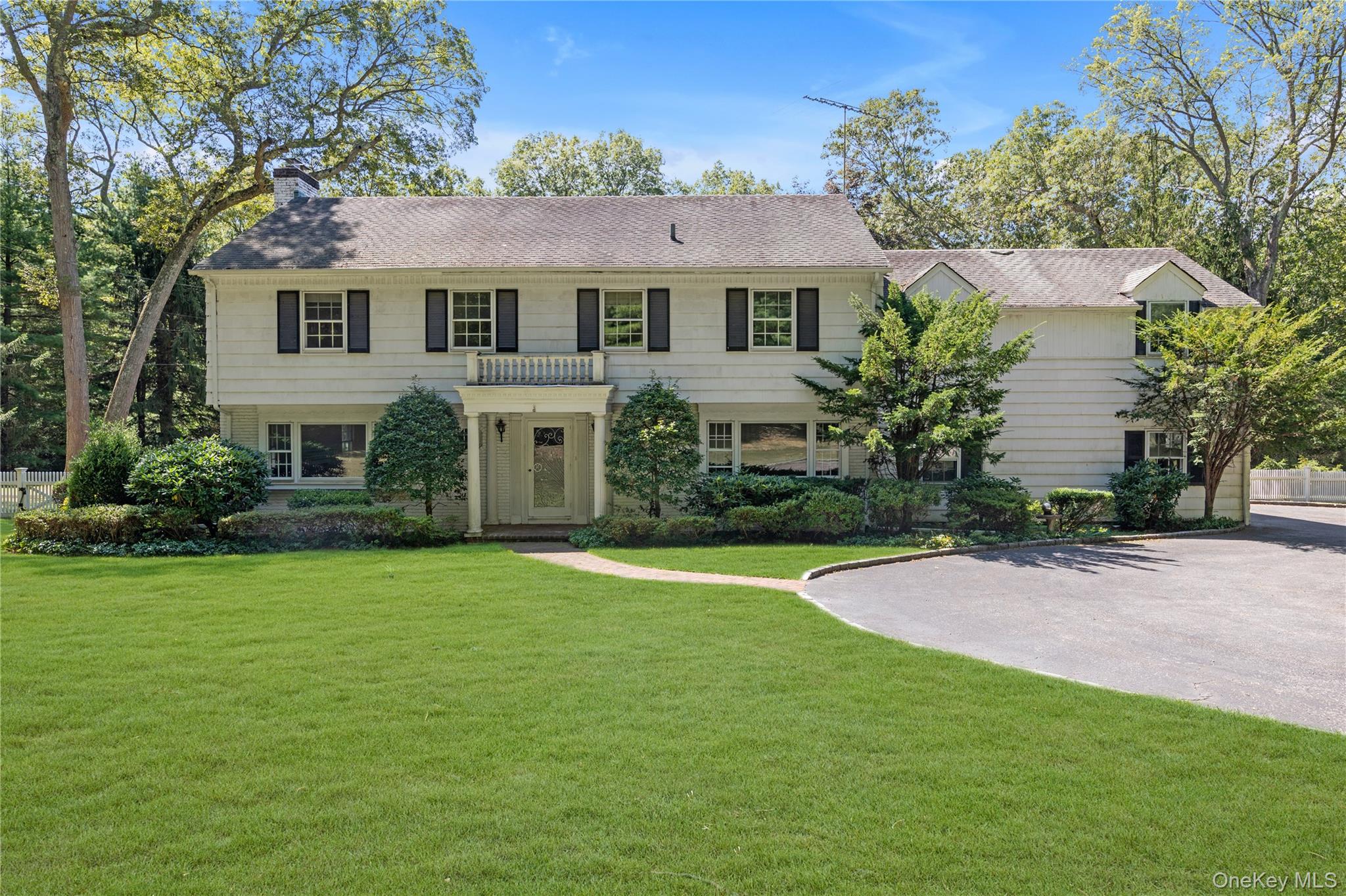 1233 The Knoll