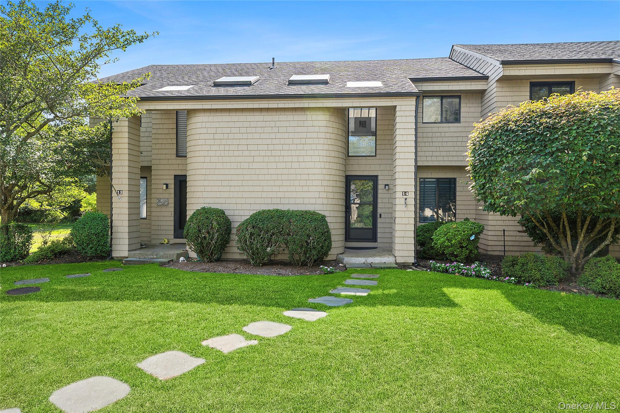 52 Fairway Place Unit: 14