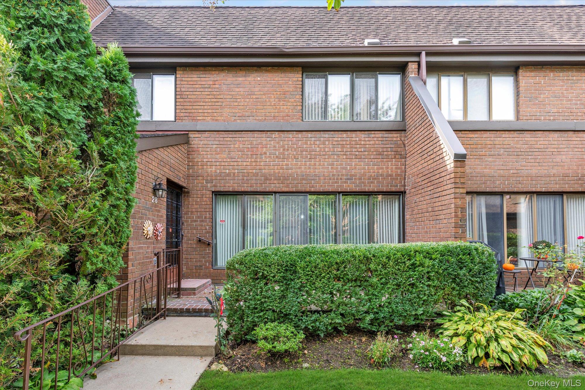28 Spring Hollow