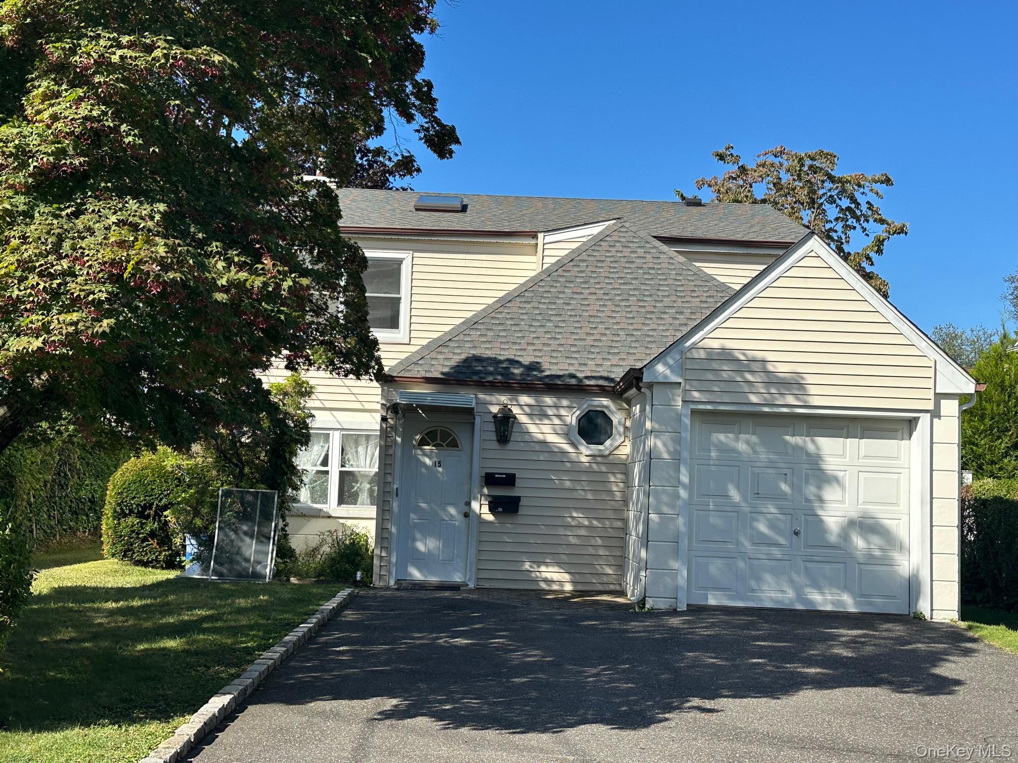 15 Manhasset Avenue Unit: Right Side