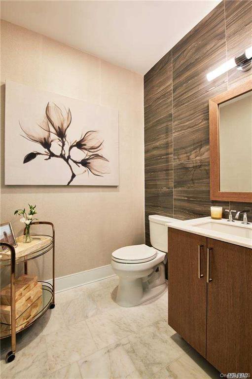 100 Garvies Point Road Unit: 1202