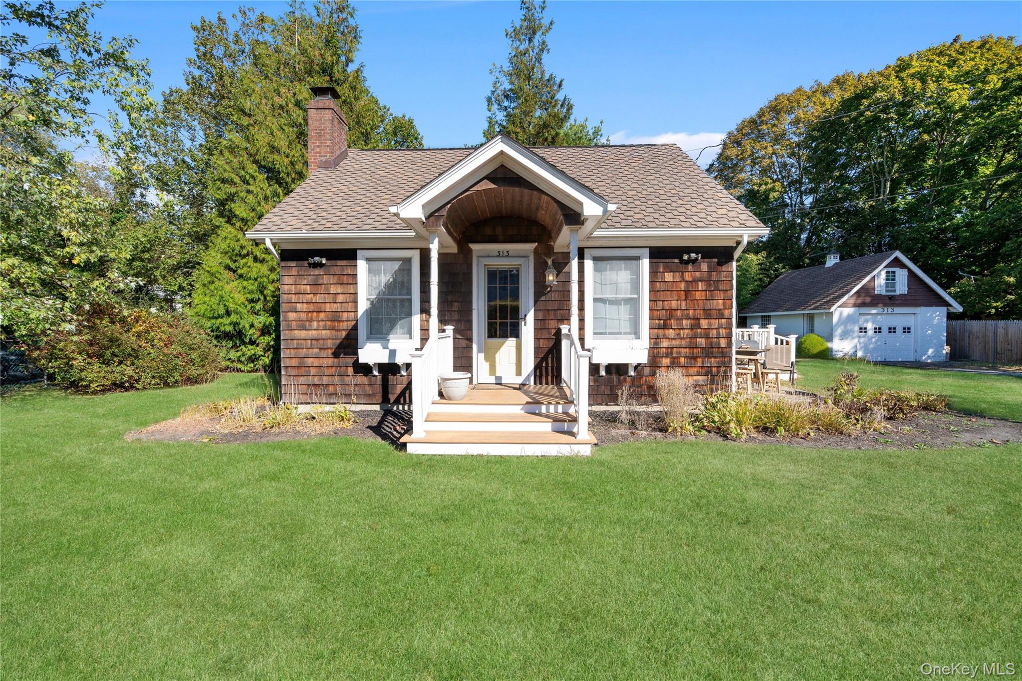 313 Forest Road W