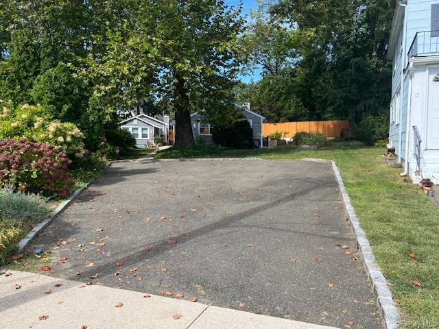23 West Drive