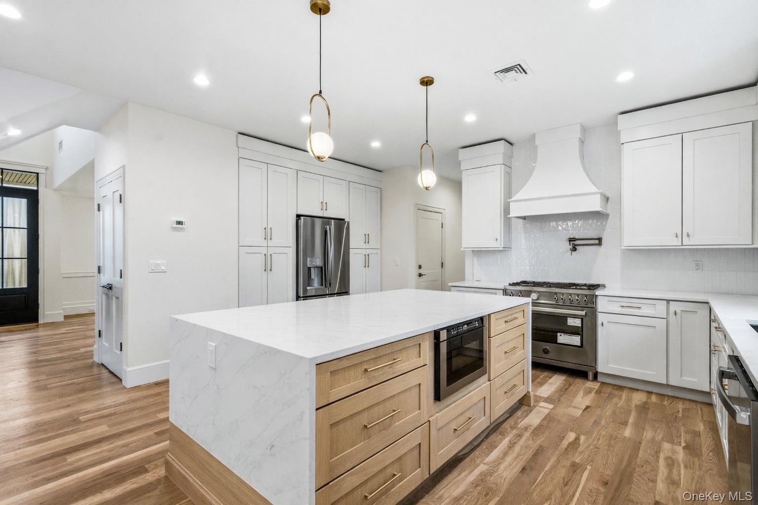 908 Maple Lane