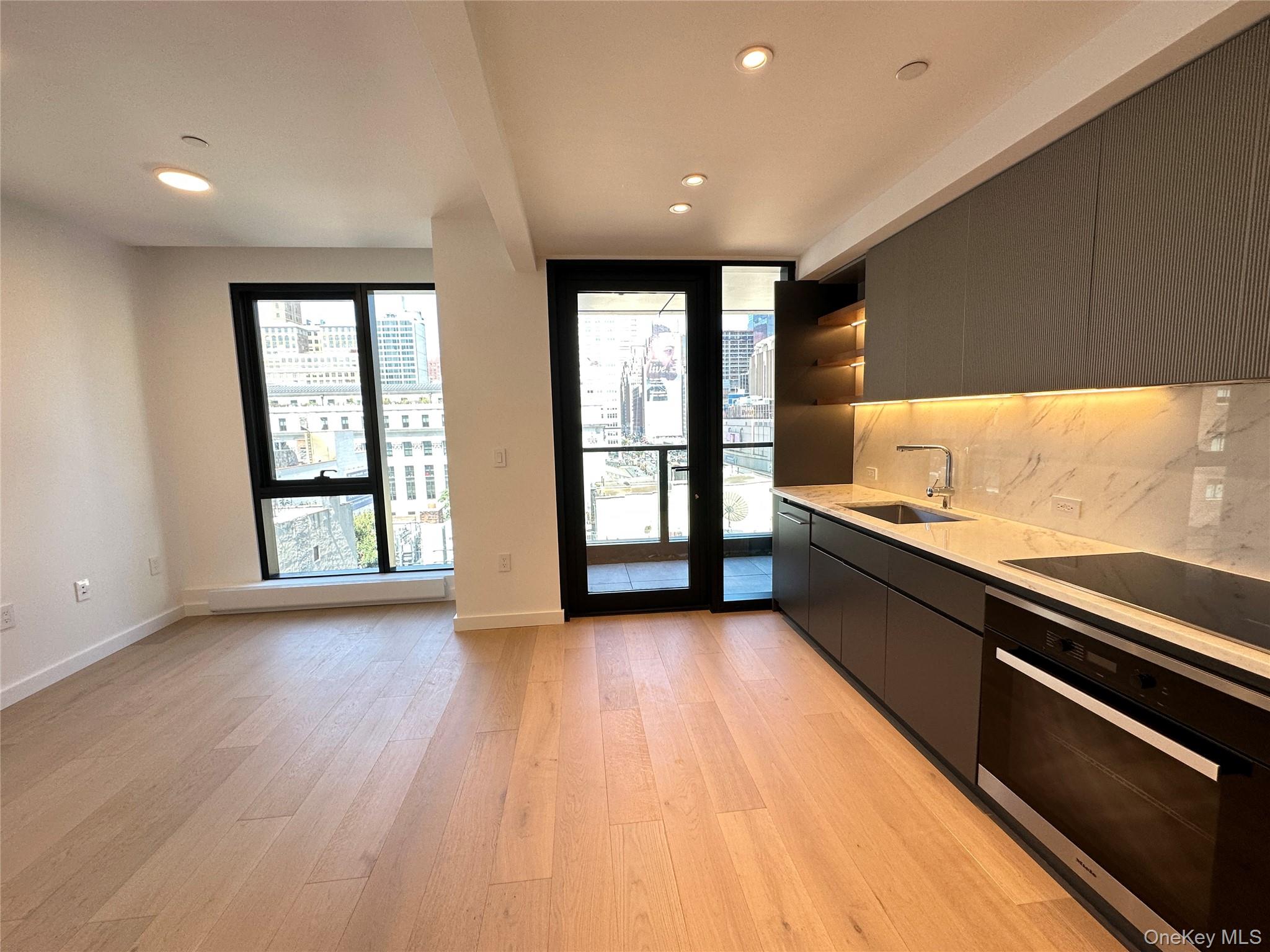 300 W 30th Street Unit: 7A