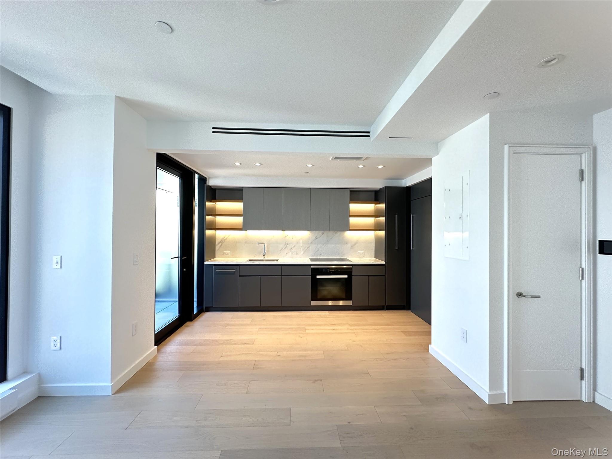 300 W 30th Street Unit: 7A