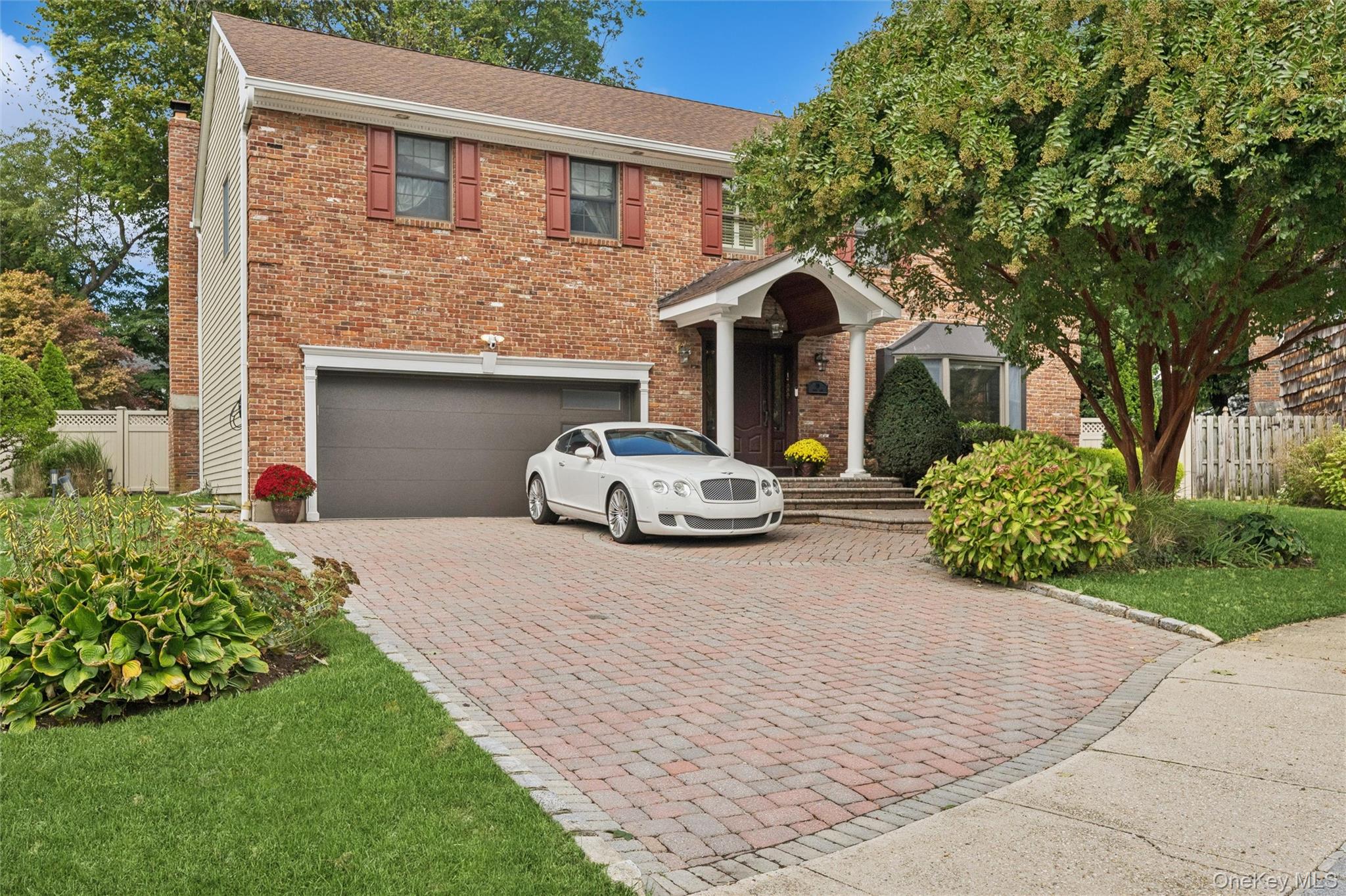 18 Knoll Lane