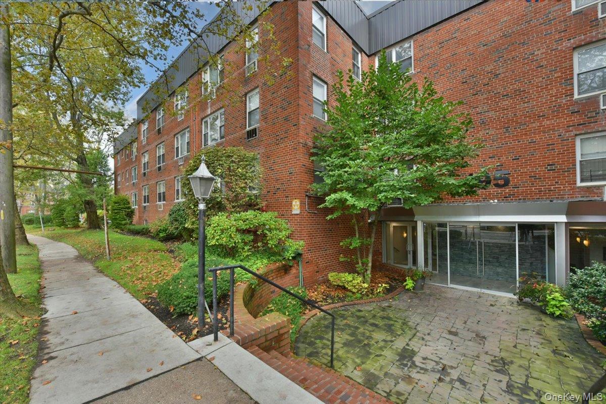 195 S Middle Neck Road Unit: 2-L