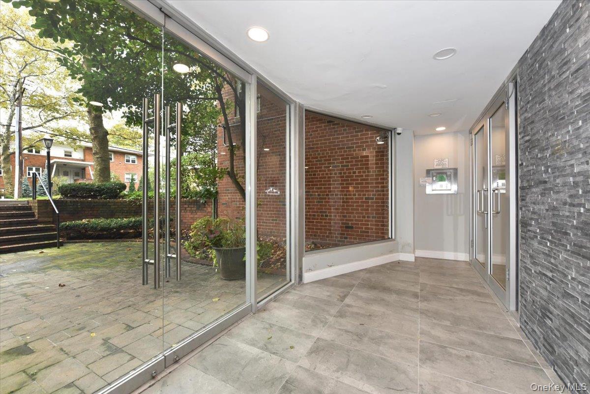 195 S Middle Neck Road Unit: 2-L