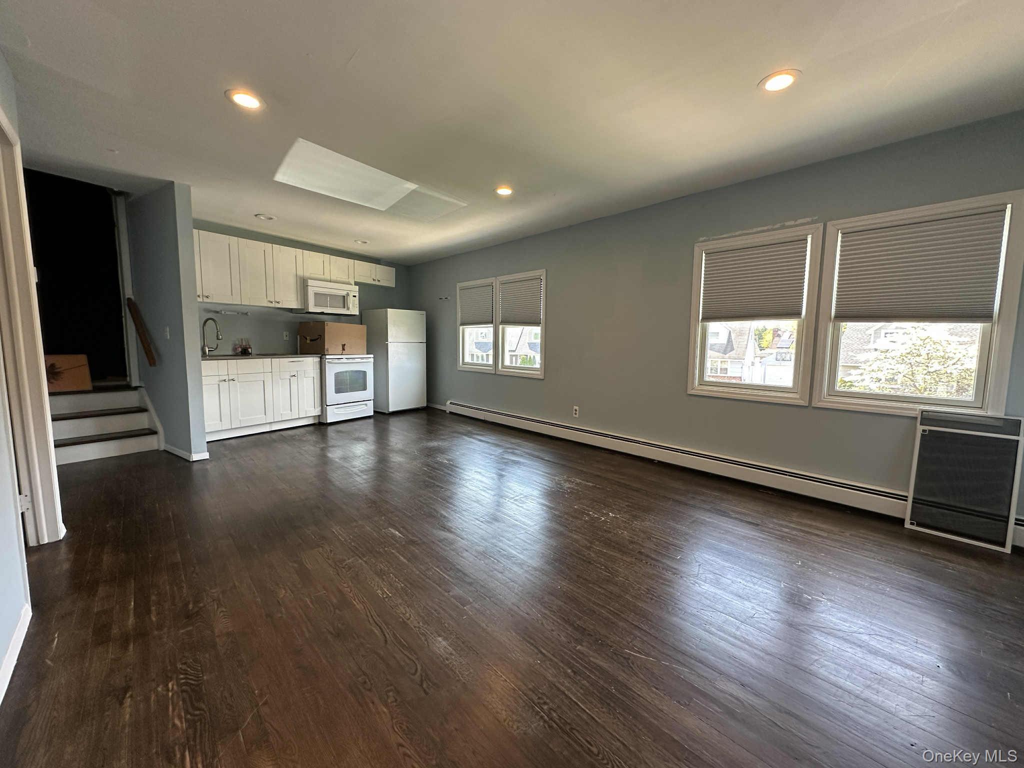 287 Peters Avenue Unit: Upper