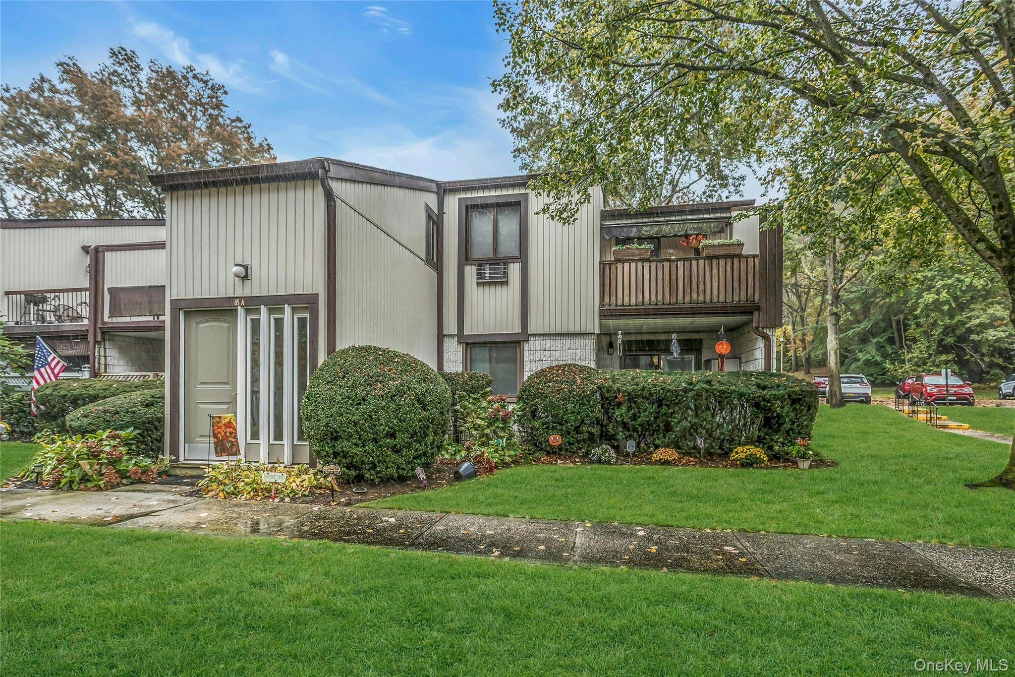 85 Richmond Boulevard Unit: 4A