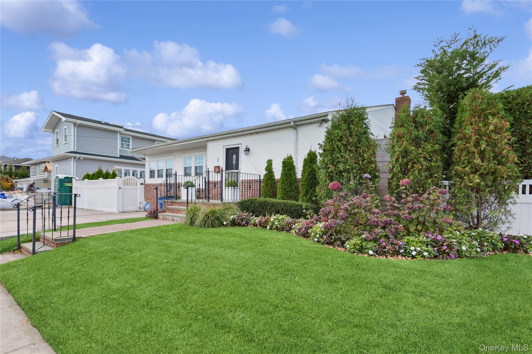 2 Leamington St