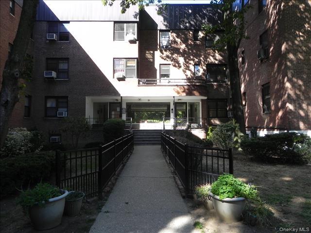 21 Schenck Avenue Unit: 2CD