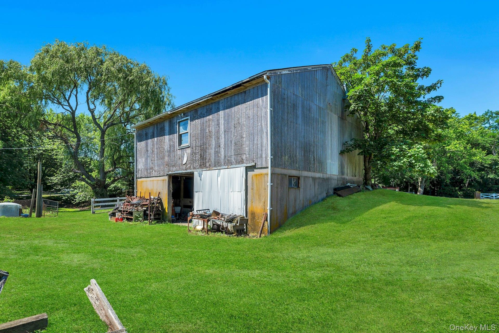 1760 Albertson Lane