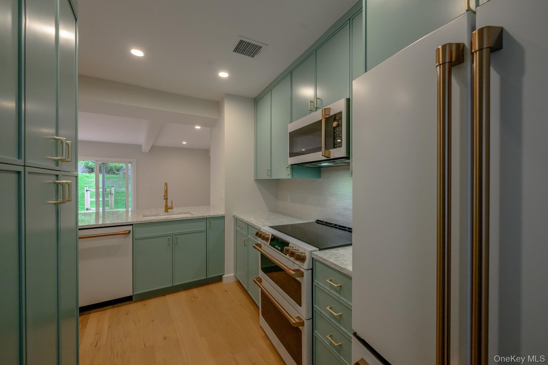 29 Fairway Place Unit: 6