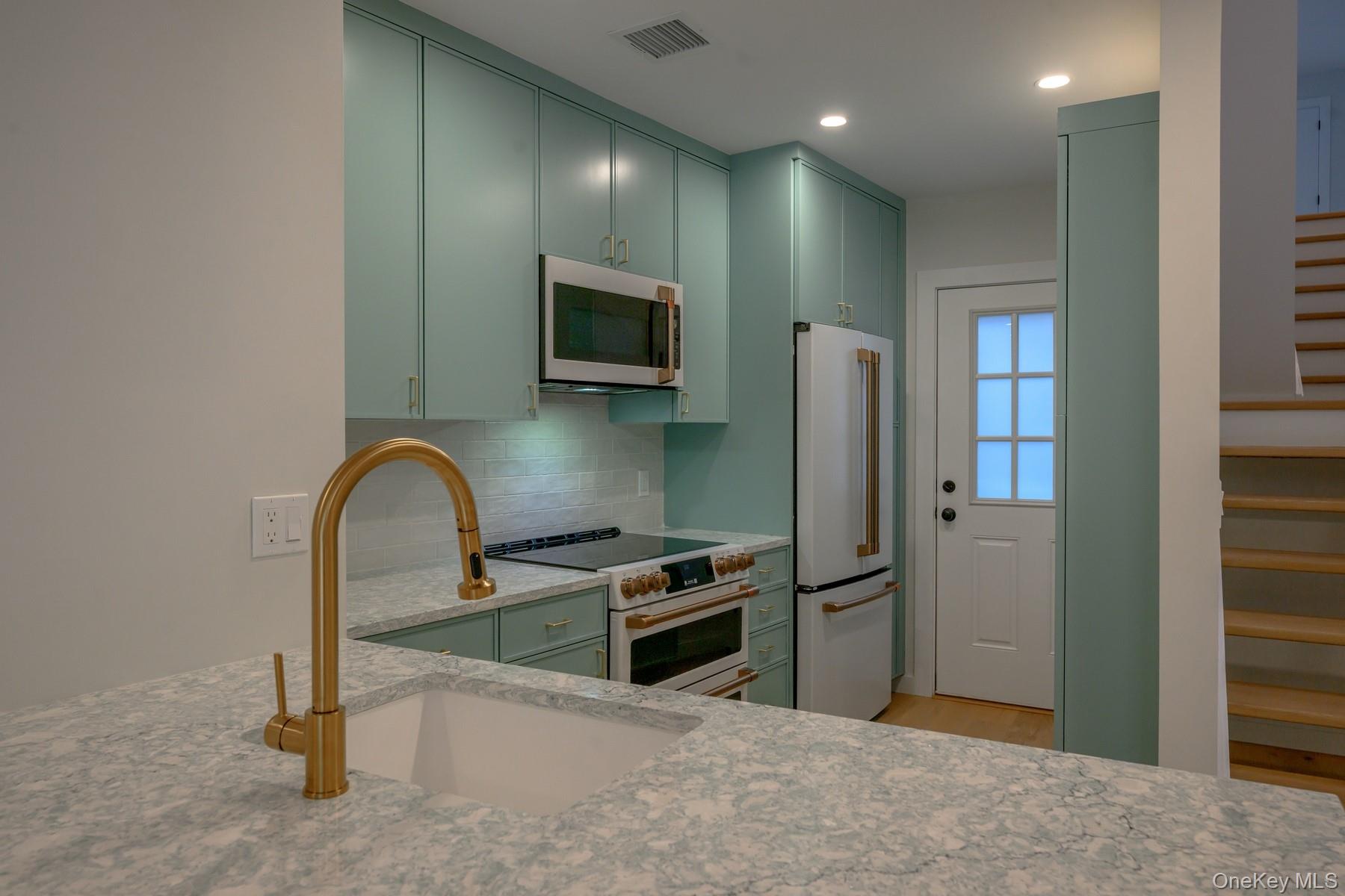 29 Fairway Place Unit: 6