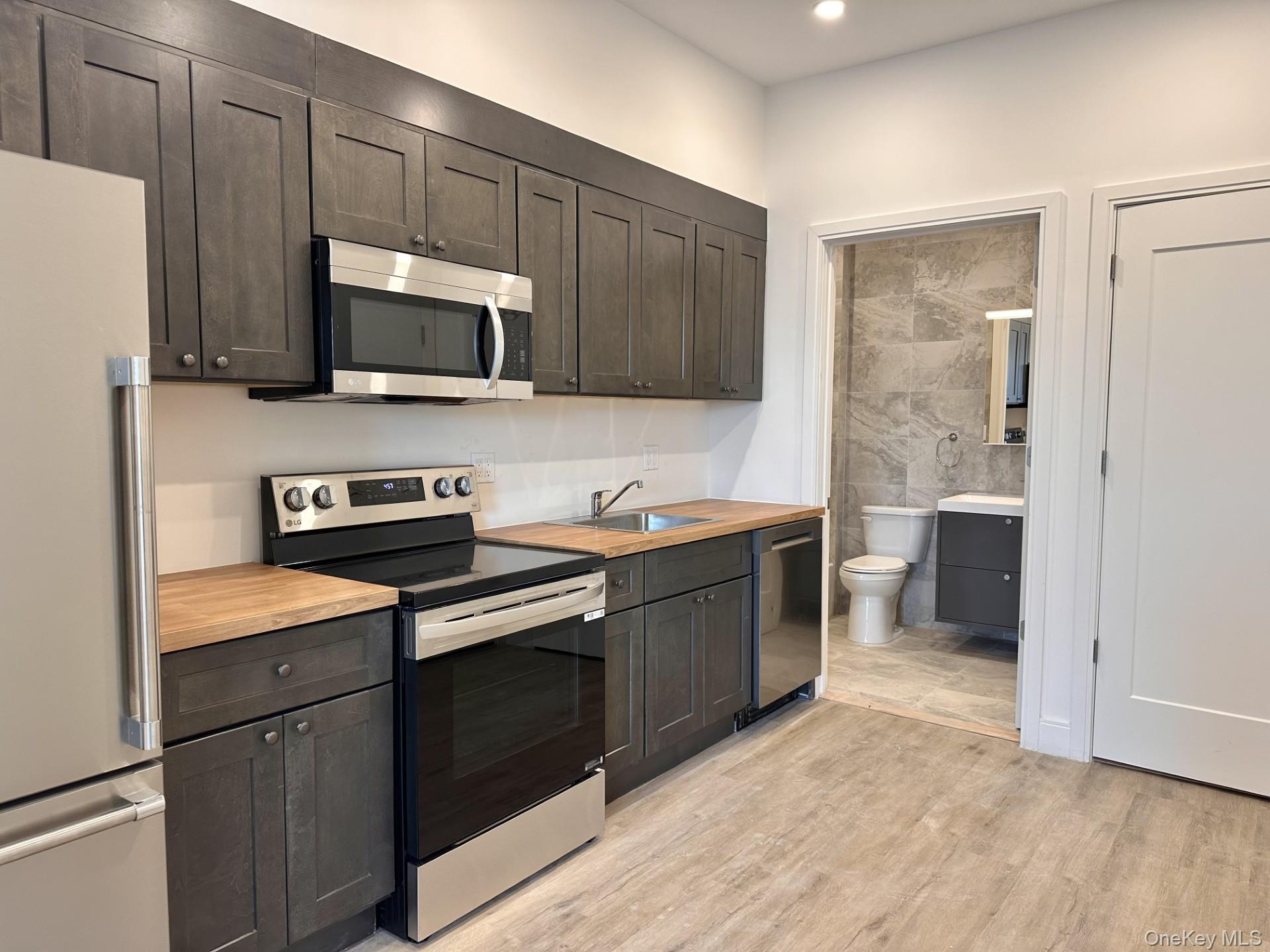 362 W MERRICK Road Unit: 203