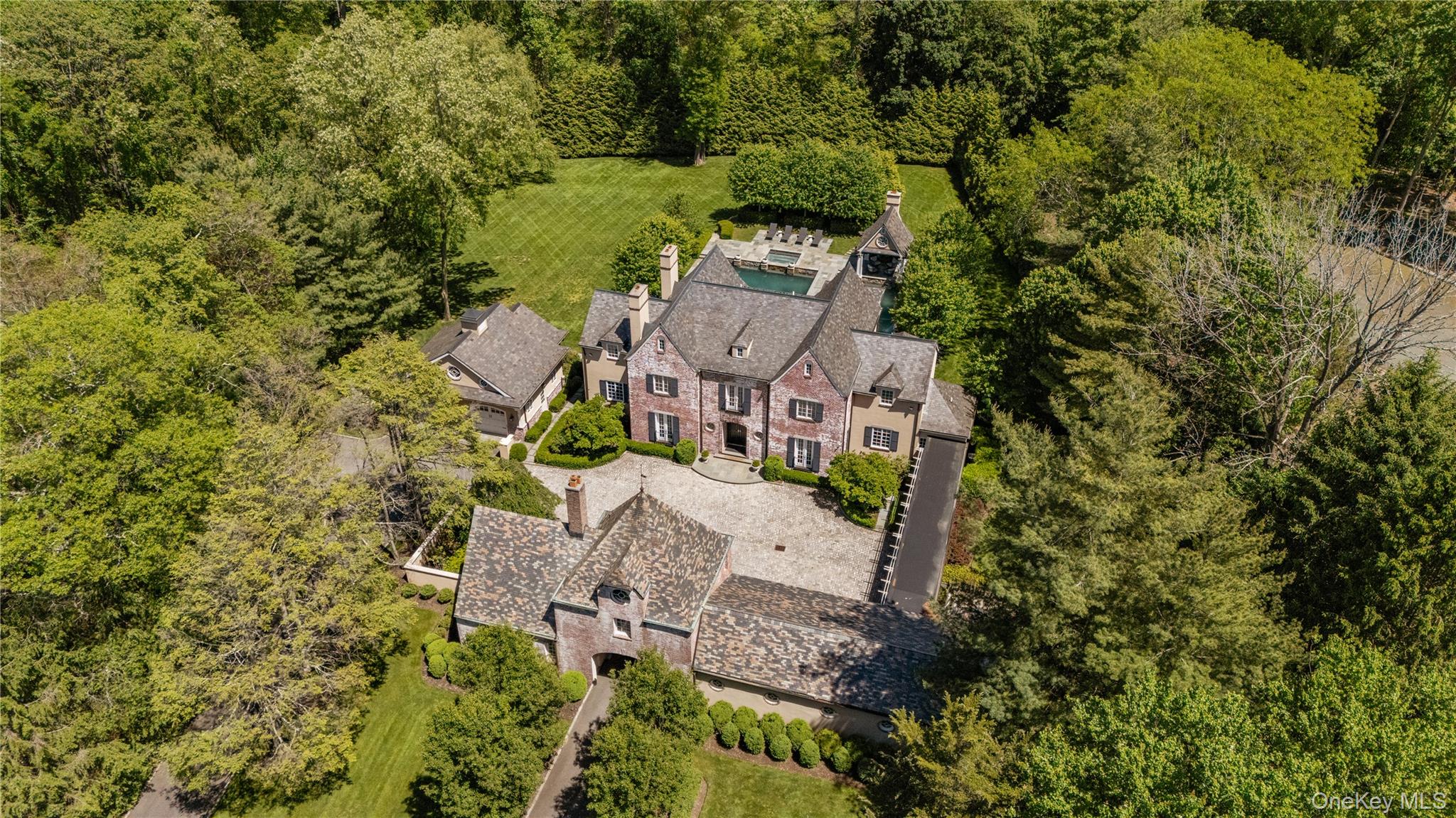 8 Serenite Lane