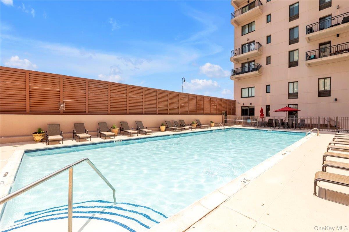 100 W Broadway Unit: 6P