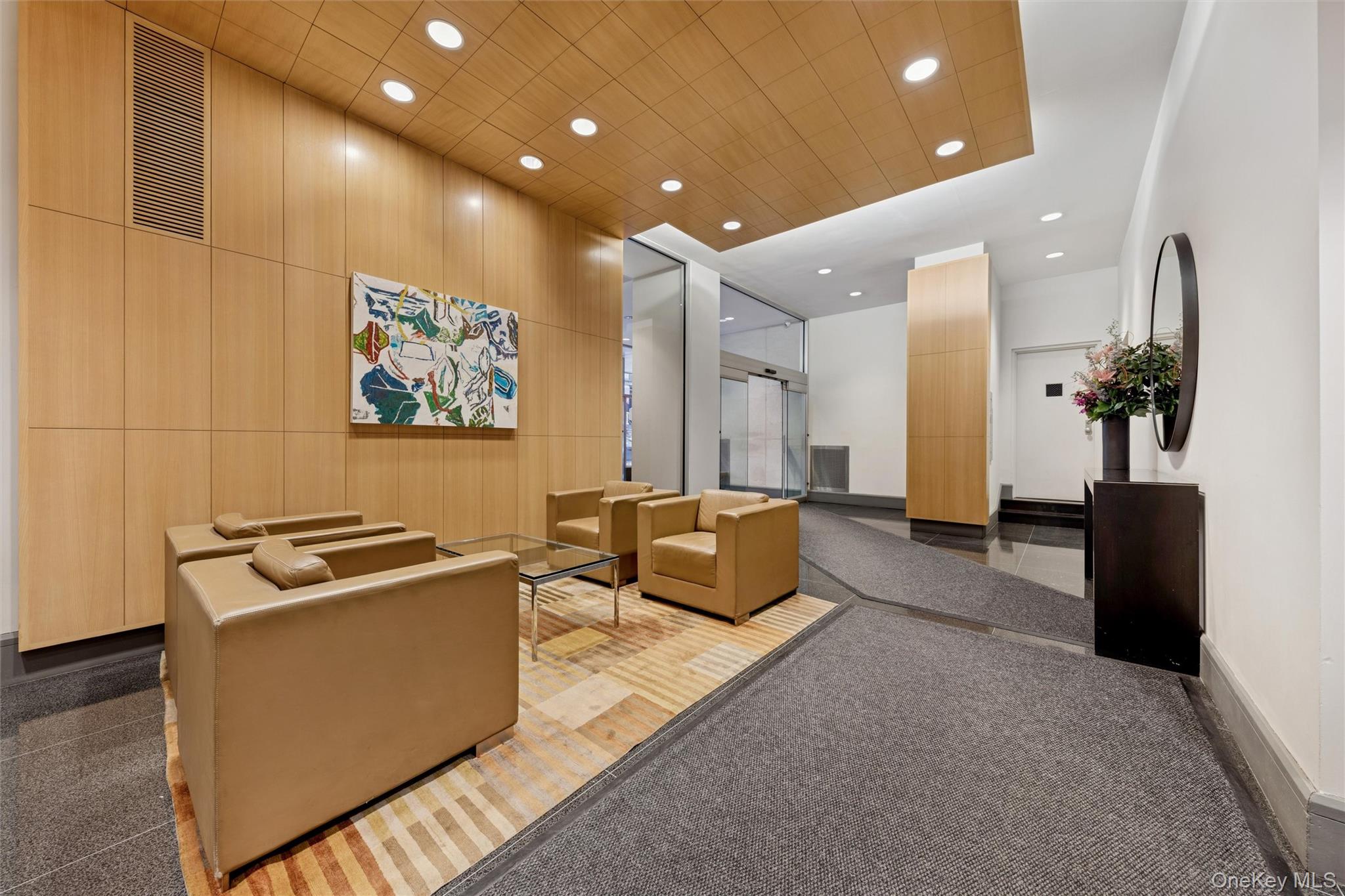 251 E 51st Street Unit: 15G