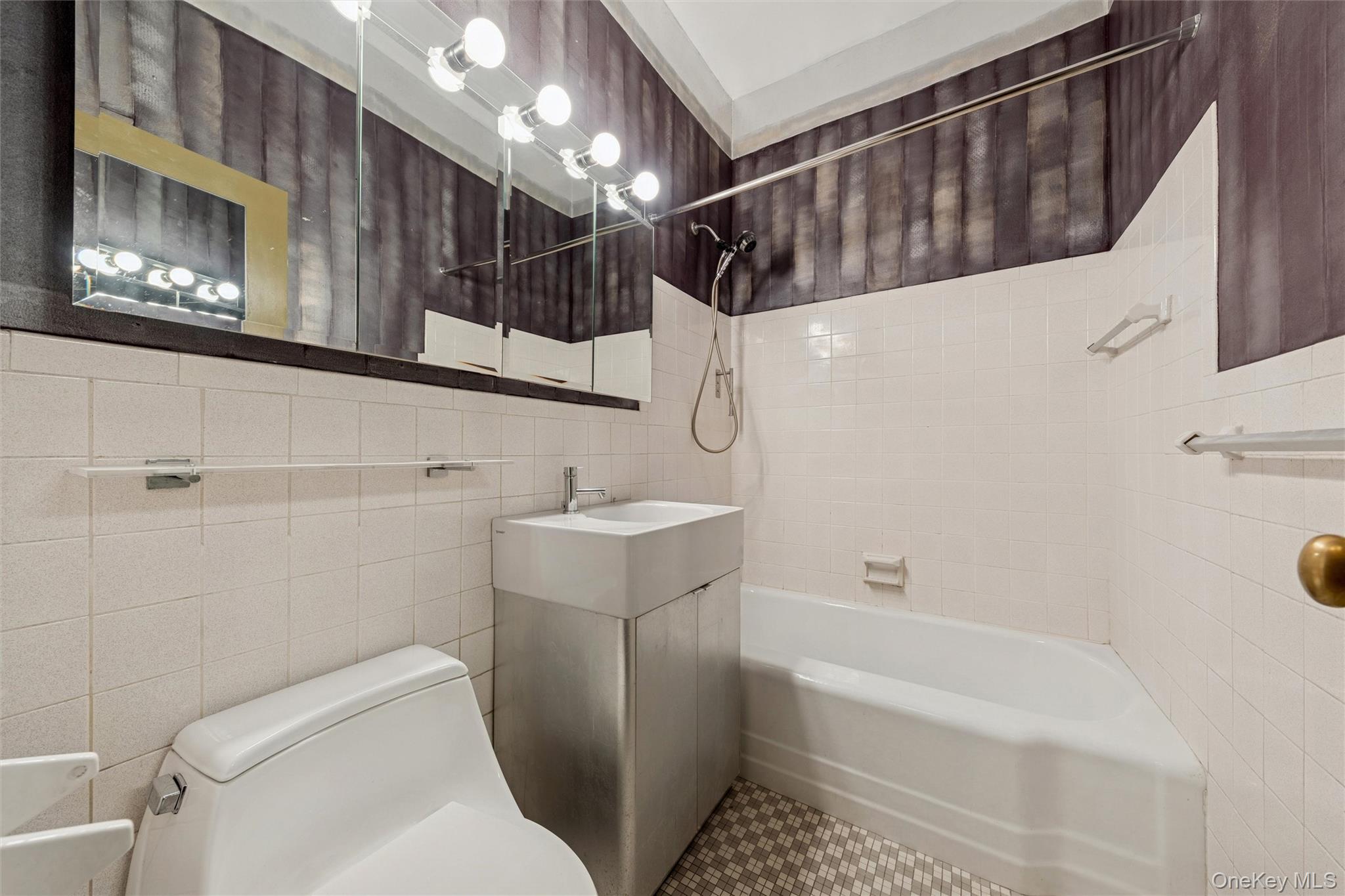 251 E 51st Street Unit: 15G