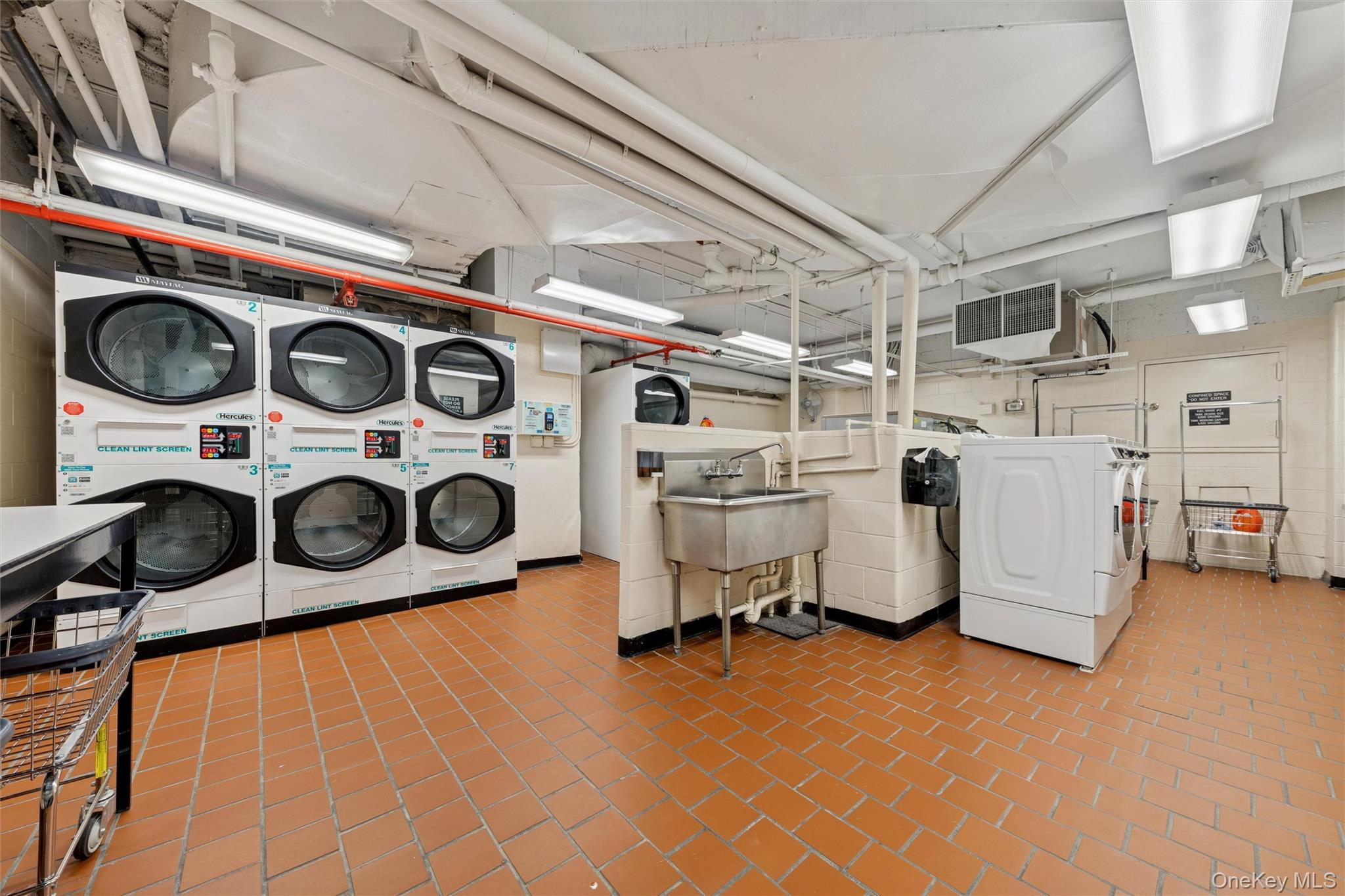 251 E 51st Street Unit: 15G