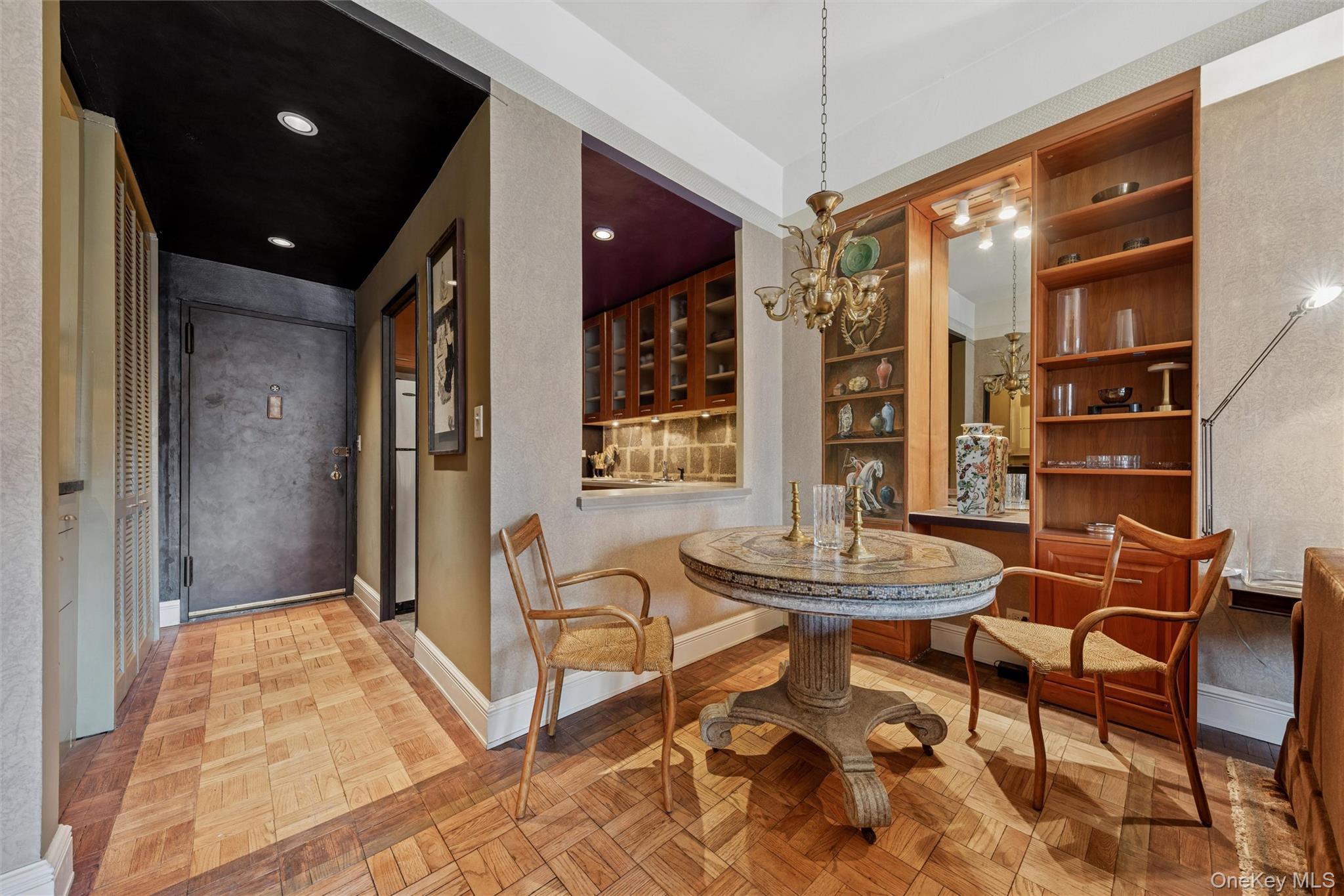 251 E 51st Street Unit: 15G