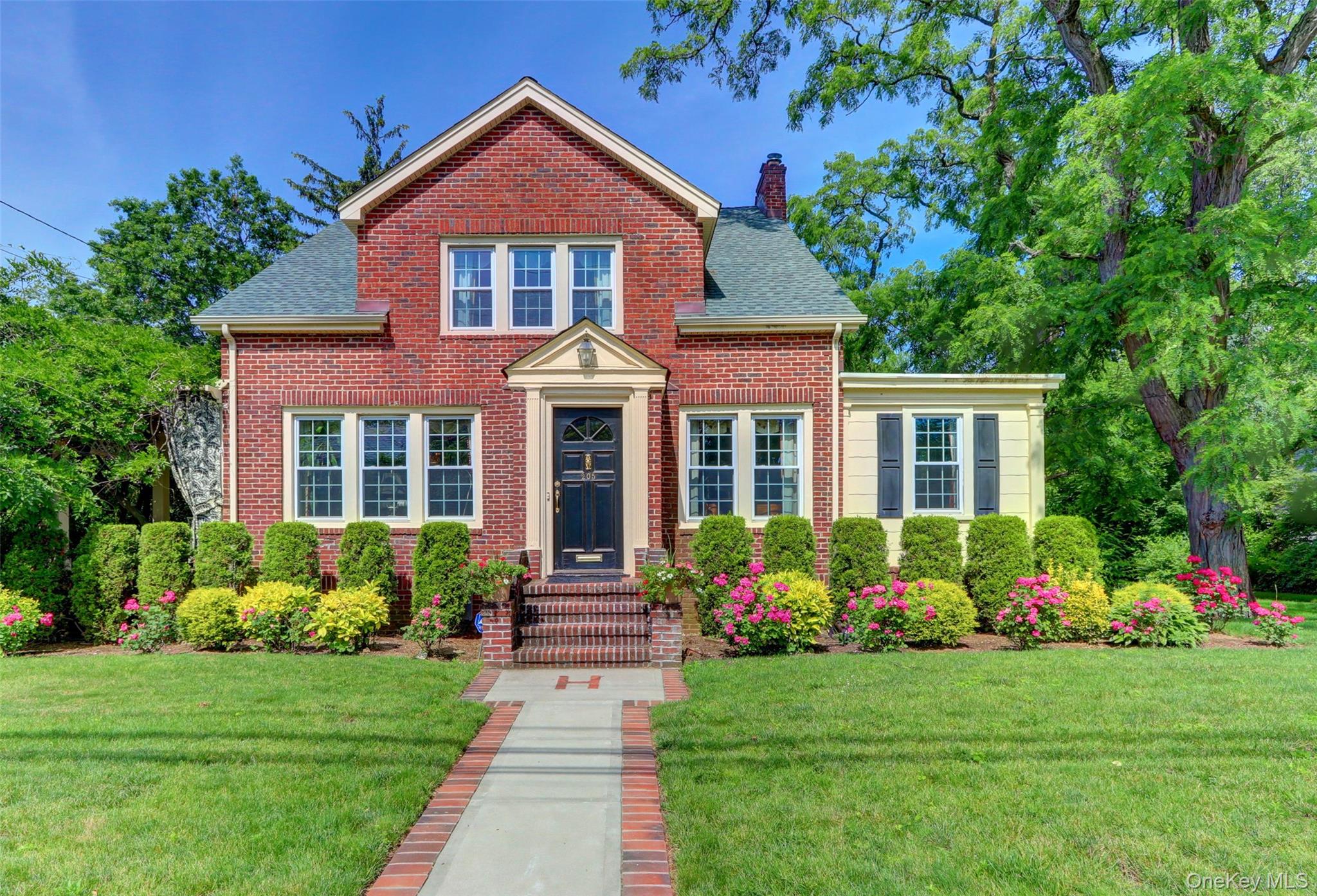 205 hempstead Avenue