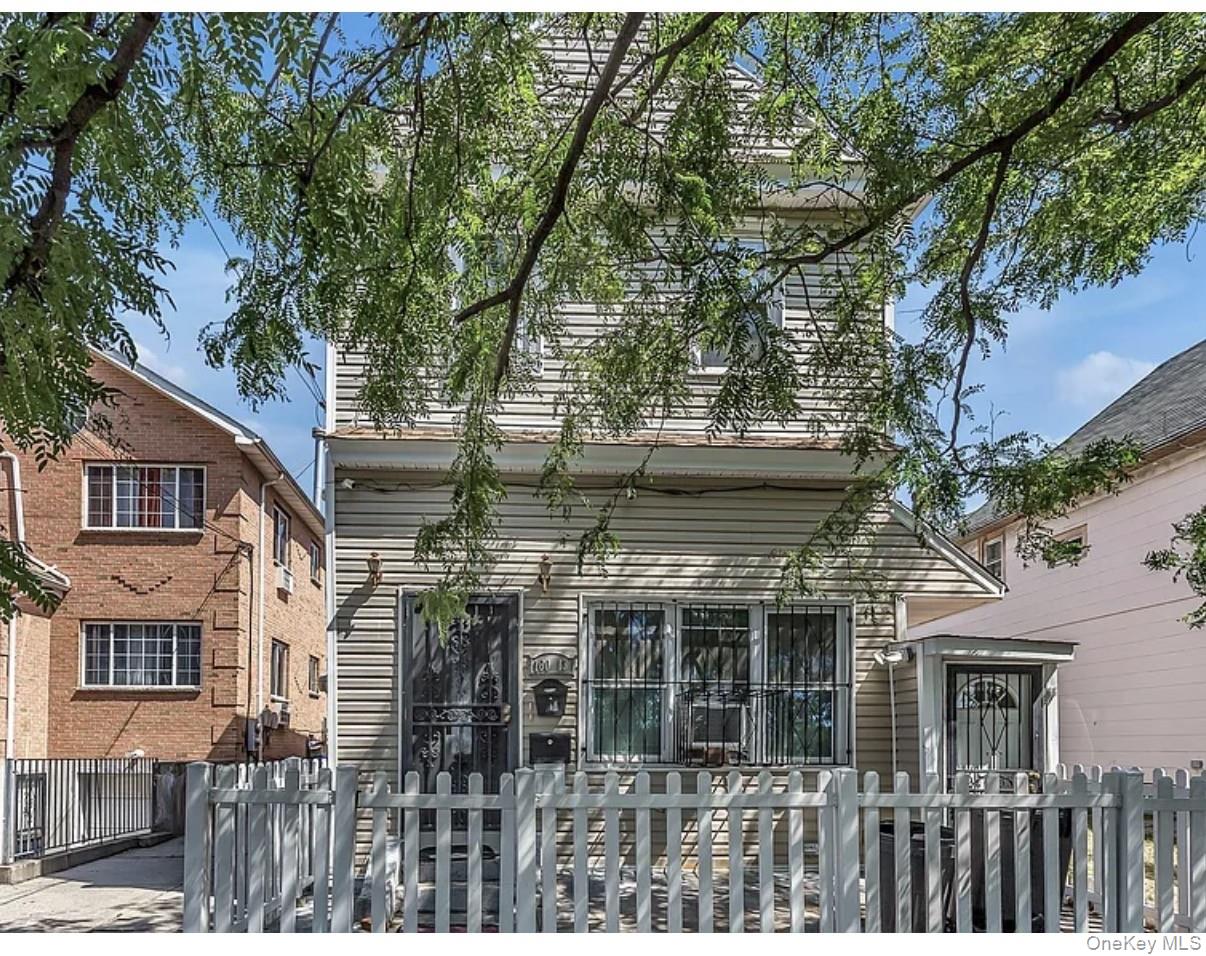 16013 N Conduit Avenue